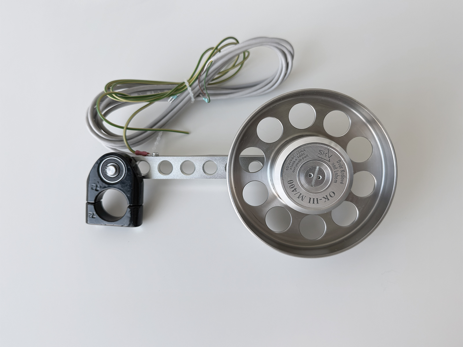 OK-III M/400 z nerezové oceli s povrchem kosoúhle rádlovaným OK-III M/400 z nerezové oceli s povrchem kosoúhle rádlovaným